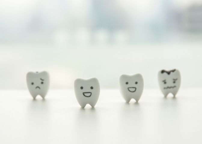 healthy teeth and decayed teeth cartoon